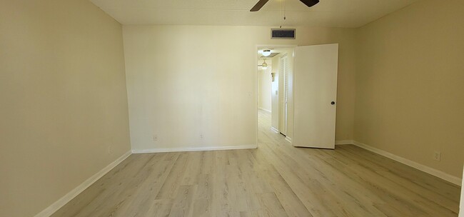 Building Photo - 300 Village Green Cir S