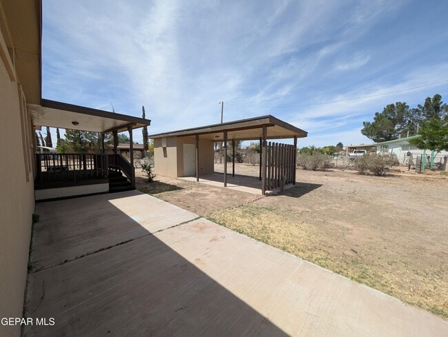 Building Photo - 10372 Manzana Rd