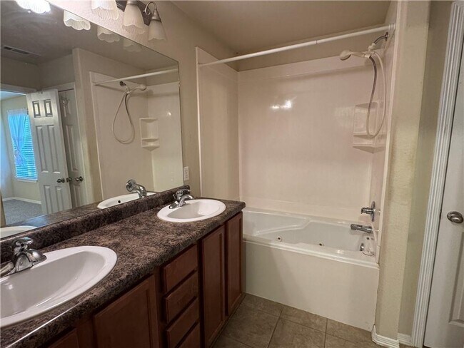 Building Photo - 298 James Dr