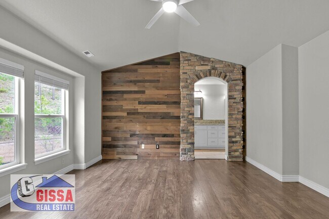 Building Photo - 1043 Longspur Ln