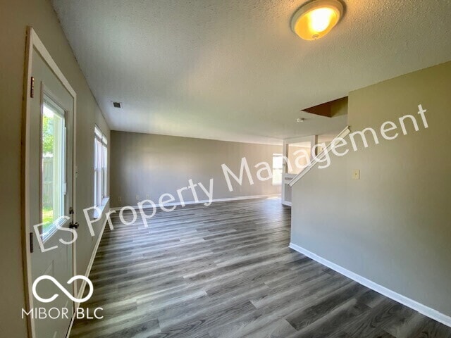 Building Photo - 10902 Glenayr Dr