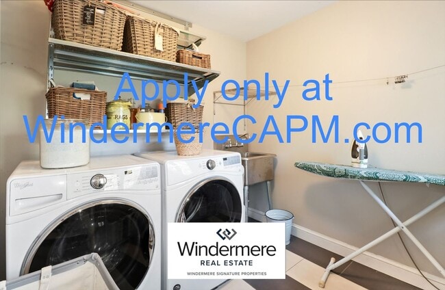 Building Photo - Stunning 5 Bed/3 Bath Home in Highly Desirable Fab Forties of East Sacramento!