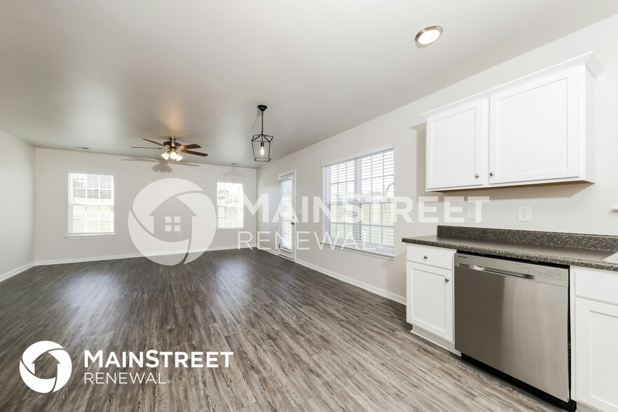 Building Photo - 6166 Brentwood Pk Dr