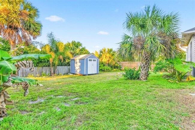 Building Photo - 7 Deerwood St