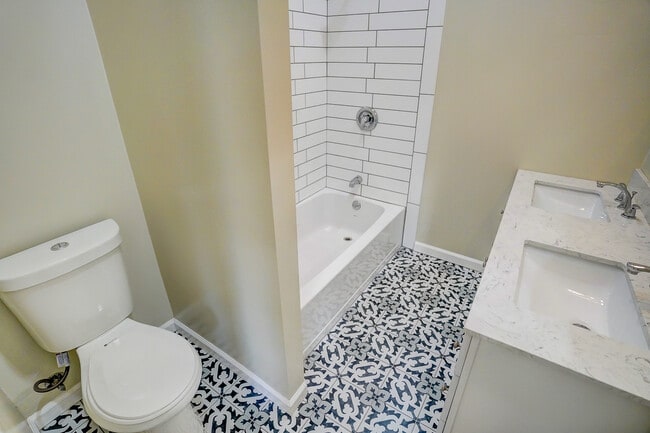 Building Photo - 479 Gaviota Ave