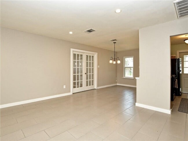 Building Photo - 1406 Green Forest Dr