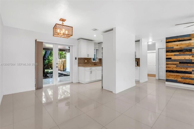 Building Photo - 9841 Dominican Dr