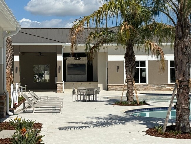 Building Photo - 3 bedroom, 2.5 bath Townhome