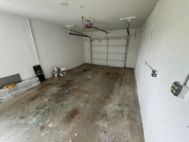 Building Photo - 6603 Overland Dr