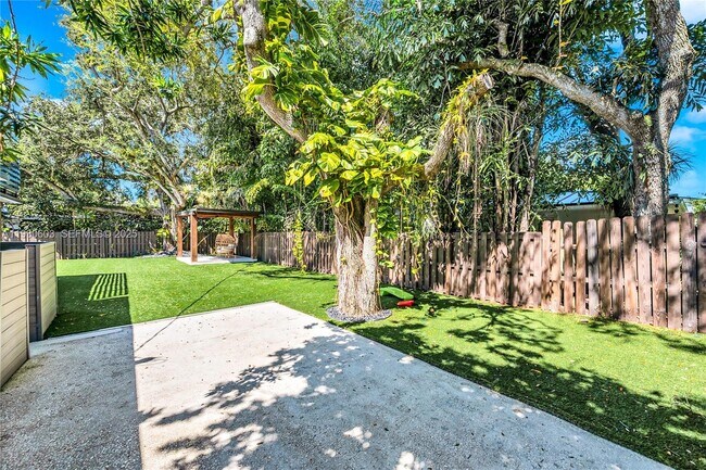 Building Photo - 11340 SW 74th Ct