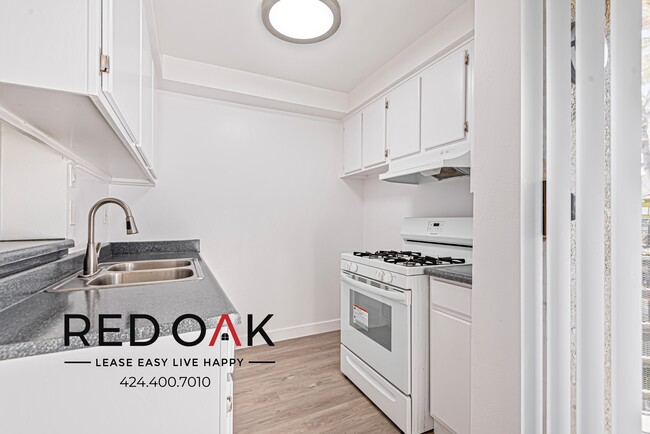 Building Photo - 8430 1/2 Cedros Ave-333