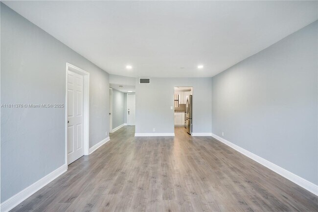 Building Photo - 13707 Kendale Lakes Cir