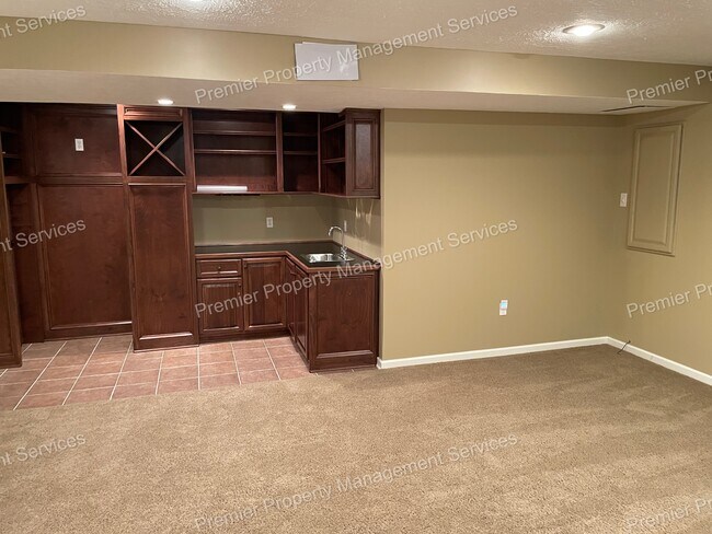 Building Photo - 709 Williamsburg Ct
