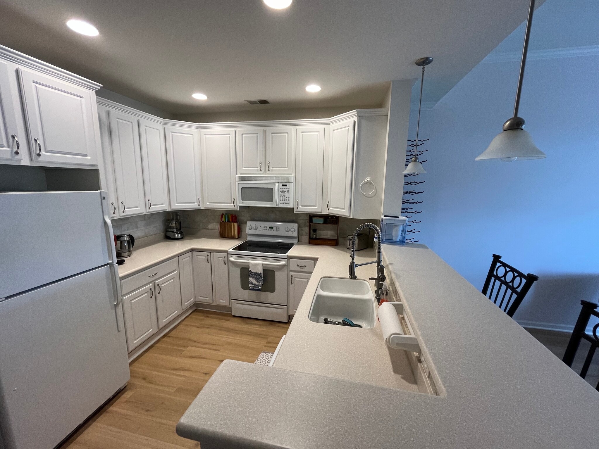 Building Photo - 3872 S Lake Dr