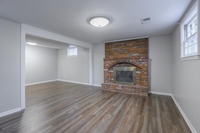 Building Photo - 6725 NW Hilldale Dr