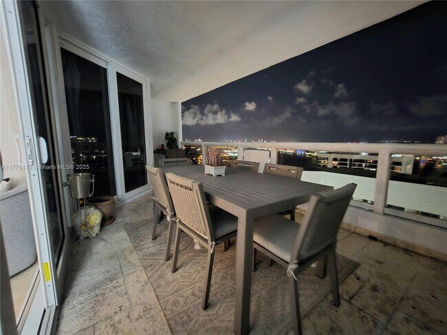 Building Photo - 1717 N Bayshore Dr