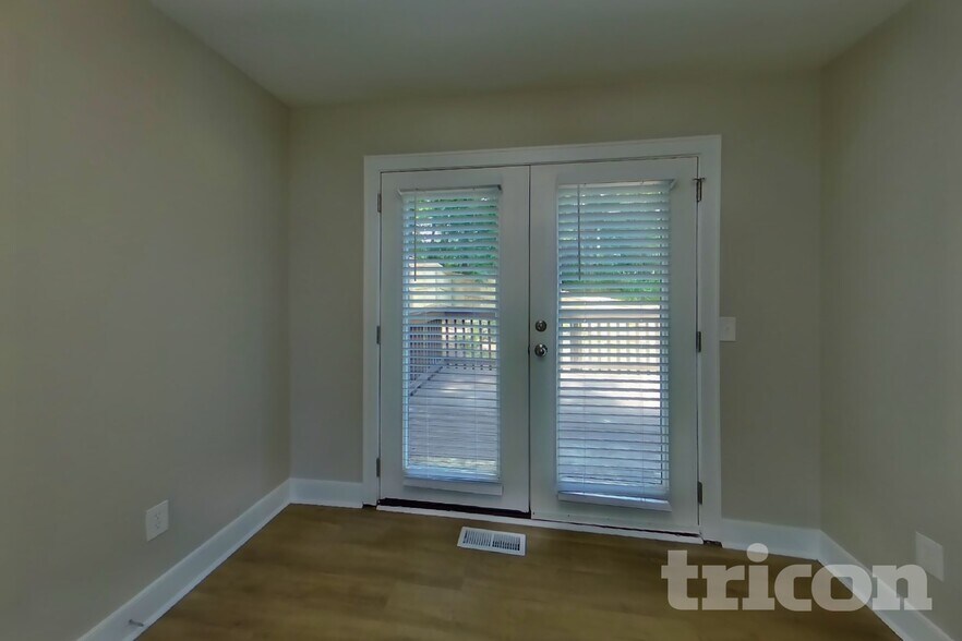 Building Photo - 2405 Ravine Dr