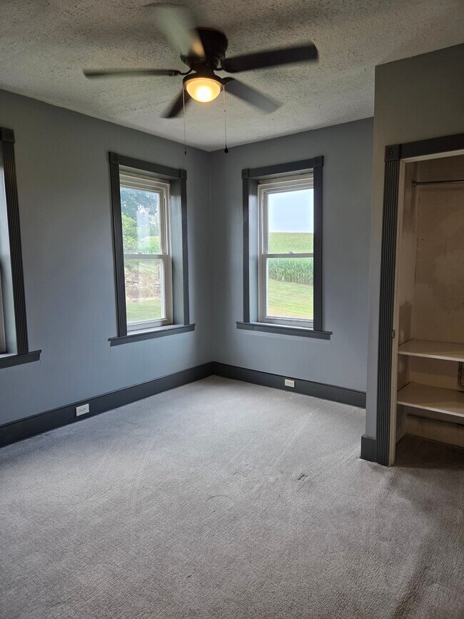 Building Photo - 545 Schoolhouse Rd