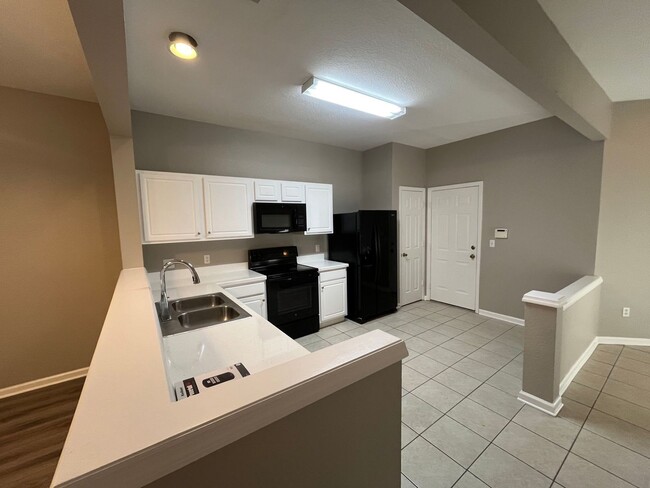 Building Photo - 654 Shropshire Loop