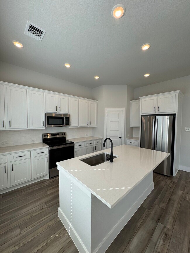 Building Photo - 700 N William E Crawford Ave