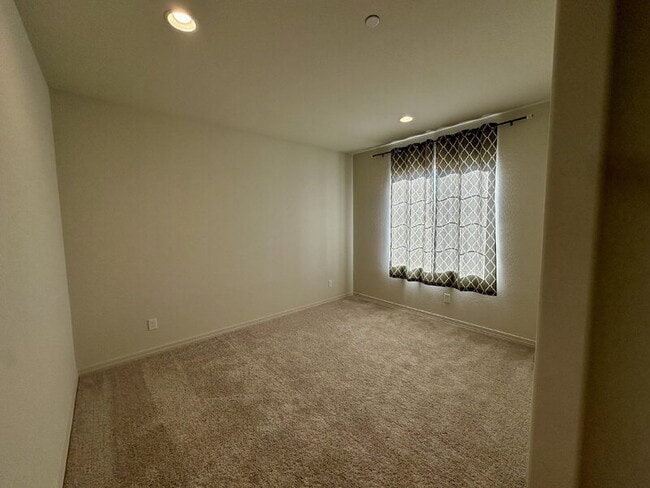 Building Photo - 13726 W Whisper Rock Trail