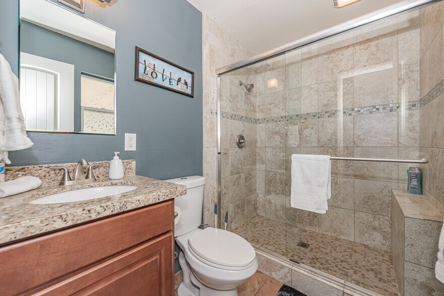 Master Bathroom - 3801 N Hayden Rd
