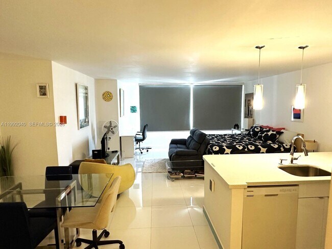 Building Photo - 1000 West Ave