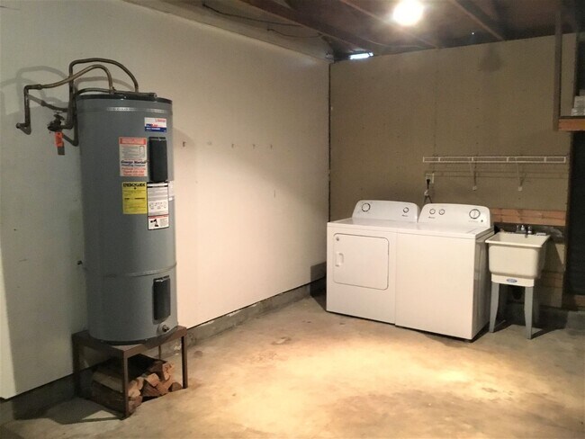 Building Photo - Arbor Lodge Ranch