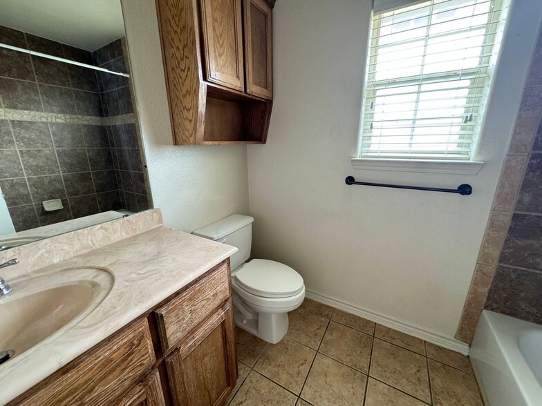 Building Photo - 3710 Salt Fork Dr