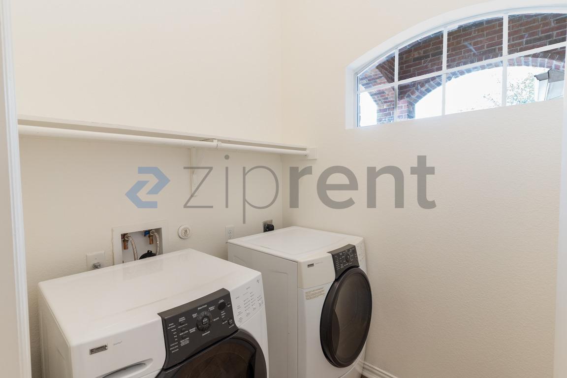 Building Photo - 232 Strawberry Blonde Dr