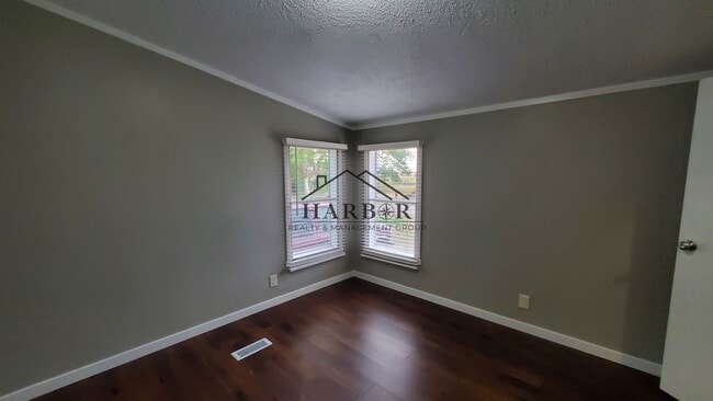 Building Photo - 23 Andreasen Dr