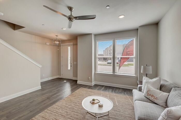 Building Photo - 1001 Lifford Ln