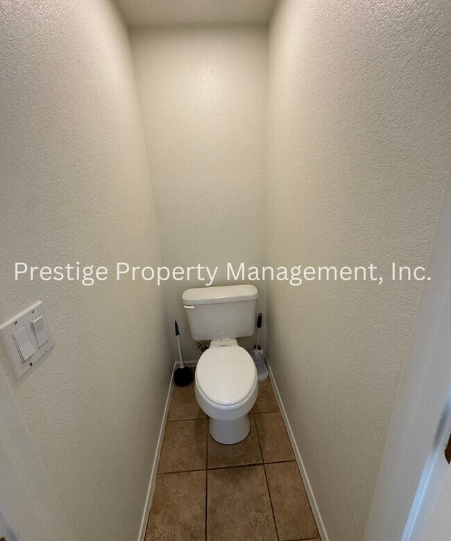 Building Photo - Charming All Tile 4/2 Rita Ranch Home