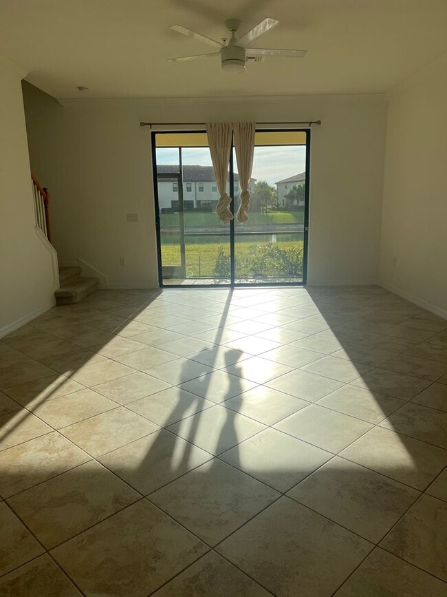 Building Photo - 3BR/2.5BA/1CG Townhome in Gran Paradiso