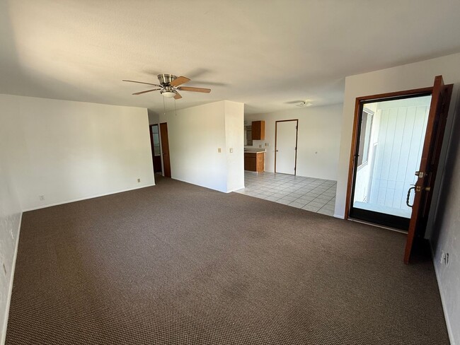 Building Photo - Kekaha 3 bed 1.5 bath single-family home