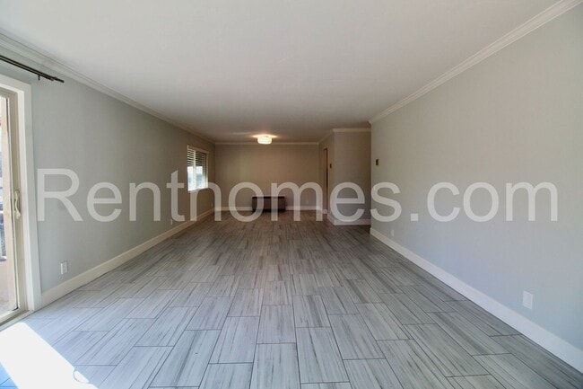 Building Photo - 2522 Clairemont Dr