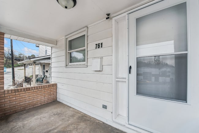 Building Photo - 761 W Otterman St