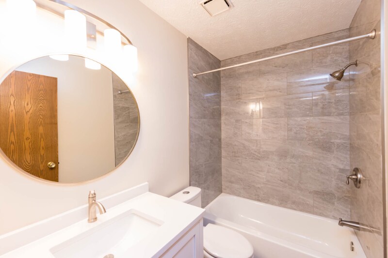 Building Photo - 818 Annagladys Dr