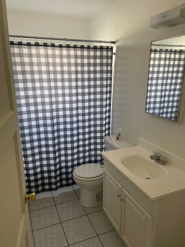 Building Photo - San Lorenzo Charmer - 3 bedroom 1 bath home