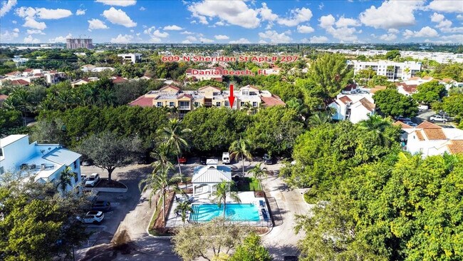 Building Photo - 609 E Sheridan St