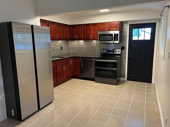 Building Photo - 1553 Potter Blvd
