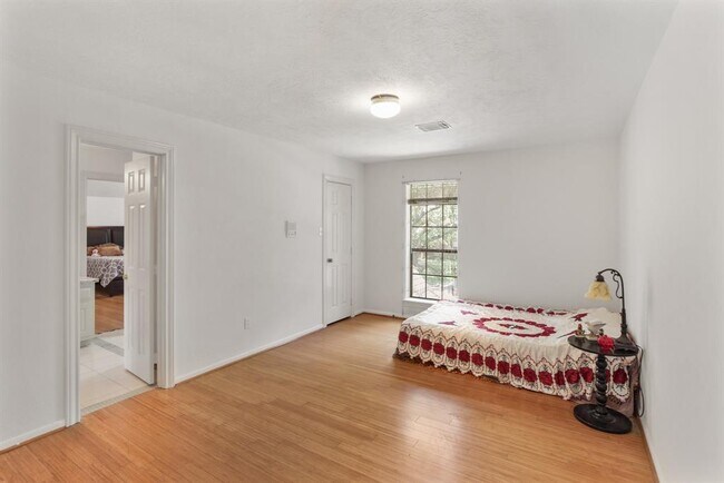 Building Photo - 1406 Kelliwood Oaks Dr