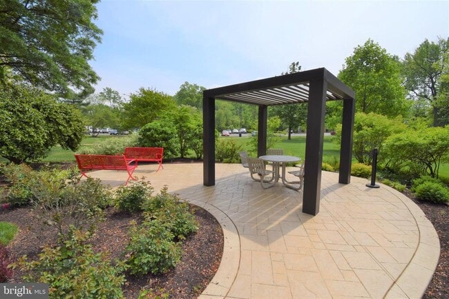 Building Photo - 6621 Wakefield Dr