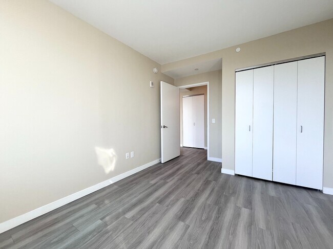 Building Photo - 1524 Sheepshead Bay Rd