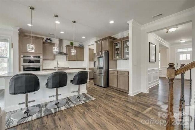 Building Photo - 6299 Artigas Dr