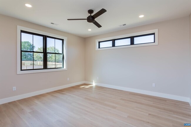 Building Photo - 91 Willow Creek Dr