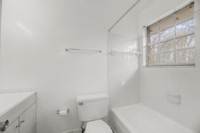 Building Photo - 465 Medlock Rd