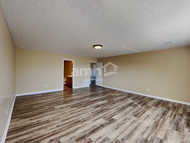 Building Photo - 906 Grand Oak Drive