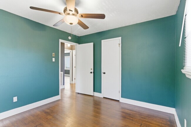 Building Photo - 900 Kingland Ave