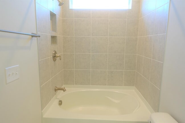 Building Photo - 160 Xander Dr